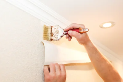 Pose de papier peint à Saint-Thual — revêtements muraux et toiles de verre